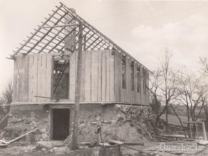Skolas pagraba un darbnīcu jaunbūve. 1959. gads. Foto Janaitis.