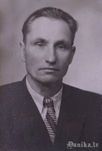 Jānis Veisbuks, Sikšņu skolas direktors 1941. - 1961. gados.