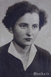 Inta Eglīte - Role, Sikšņu skolas pionieru vadītāja 1955. – 1963. gadā.
