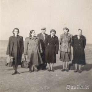 Sikšņu skolas skolotāji Palangas jūrmalā 1958. gadā.