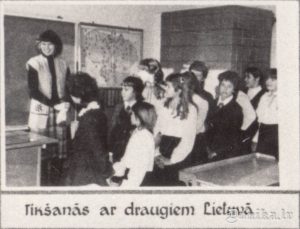 Tikšanās ar Lietuvas skolēniem internacionālās sadraudzības ietvaros.