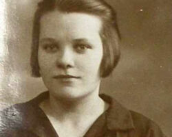 Klāva Kurzemes vecākās meitas Annas Alvīnes Lūsis fotogrāfija no 1928. gada pasu grāmatas.