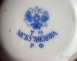 Kuzņecova porcelāna fabrikas emblēma.