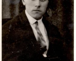 Jānis Putra, Padomju armijā karojis pie Blīdenes, apglabāts Blīdenē Tušķu kapos.