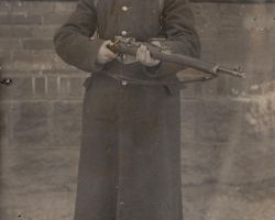 Jānis Putra Latvijas armijas formas tērpā dienesta laikā Latvijas armijā.