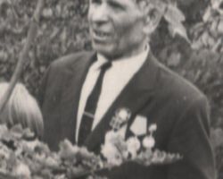 Juris Rolis 2.Pasaules kara dalībnieks PSRS armijā. Pie Blīdenes guvis ievainojumu rokā.