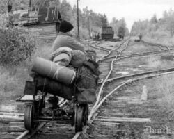 Šaursliežu dzelzceļš darbībā.