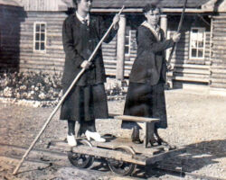 Jaunkundzes visai labi ietur stilu un līdzsvaru.