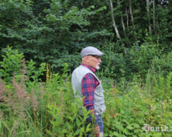 Kārlis Ļubīns pirmais droši iet Bārtas upi skatīt 3. ekspedīcijas sākumpunktā pie bijušās "Boševika" atpūtas bāzes.