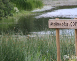Paralēli gājēju takai ūdenstūrisma maršruts un arī par laivotāju informēšanu dažviet ir jau padomāts. Bet, varbūt varam vienoties par kopējām informatīvajām zīmēm visas trases garumā... Vai varam vienoties?