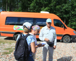 Grobiņas novada autobuss jau klāt- tūlīt brauksim uz ekspedīcijas sākumpunktu.