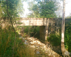 Skats uz Ķīburu strauta tiltu. 2015.08.23. Andra Baloža foto.