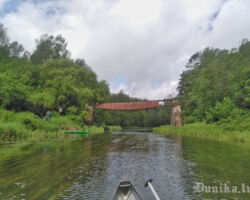 Vīles tilts lejup pa Bārtas upi braucot. 2020.06.13. Oskara Vizbuļa foto.