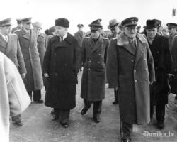 Saki lidlauks netālu no Simferopoles. V.M. Molotovs un A. J. Višinskis sagaidīja Lielbritānijas premjerministra V. Čērčila lidmašīnu.