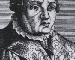 Langijs dzimis Liepājā, uz ko aizrāda vispirms paša Langija izteiciens “meine Geburtstadt Libau”. Otrkārt uz to aizrāda Kēnigsbergas universitātes studentu sarakstos viņam piešķirtais apzīmējums “libaviensis”. Par viņa izcelšanos un senčiem neko nezinām. Jādomā gan, ka sevišķi izcili ļaudis viņi nebūs bijuši, jo tad tuvākie laikabiedri būtu par to kaut ko piezīmējuši. Ja pieņemam, ka Langijs bijis īsts vācietis, tad viņa vecāki meklējami starp tiem vācu tirgotājiem un amatniekiem, kas XVI gs. beigās un XVII gs. pašā sākumā jo spēcīgi lauzās uz Liepāju, pat pret paša prūšu hercoga gribu, kuram toreiz Grobiņas un Liepājas novads piederēja, un pret hercoga gribu centās atņemt turienes senākiem iedzīvotājiem- kuršu zvejniekiem un zemniekiem- zemi un mājas. Tomēr par Langija senču ienākšanu Liepājā neko nezinām un, tā kā no kuršu pilsētniekiem daļa toreiz arī pārvācojās, tad, tīri teorētiski spriežot, nav neiespējams, ka arī Langija senči bijuši kurši. Tam par labu varētu runāt vispirms predikāts “Cureta” Kēnigsbergas universitātes studentu sarakstā parastā “Curonus”; “Curoniensis” vai “Curlandensis” vietā. Varbūt, ka te tiešām slēpjas zināms apslēpts aizrādījums uz Langija kursisko izcelšanos un senču pagātni, jo par “curetae” vai “curetes” daži vēsturnieki laikā no XIII līdz XVI gs. sauc īstos, senos Kursas iedzīvotājus kuršus, kamēr minētie “curonus” et cetera norāda tikai uz Kursu (Kurland) kā dzīvesvietu, nevis obligātu, senu izcelšanos no tās.
Savas vārdnīcas priekšvārdā Langijs piemin nelaiķi superintendantu Nikolausu Franku, kam viņš sola šo vārdnīcu uzrakstīt. Dr. phil. J. Zēvers norāda, ka N. Franks bija miris jau 1657. gadā; protams, simbolisku solījumu rakstveidā ir iespējams dot arī mirušam cilvēkam, tomēr, lasot šo priekšvārdu, rodas iespaids, ka tiek aprakstīta saruna ar dzīvu