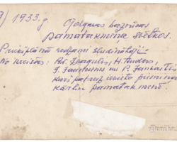 1933. gads. Dunikas Golgātas Brāļu draudzes baznīcas pamatakmeņa svētki. Priekšplānā redzami sludinātāji: Ad Zvagulis, H. Auders, J. Jaunciems. P. Jankaitis patreiz ievieto piemiņas kārbu pamatos.