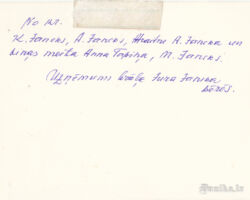 No kreisās - K. Janeks, A. Janeks, A. Janeka atraitne un viņas meita Anna Tapiņa, M. Janeks. Uzņēmums brāļa Jura Janeka bērēs.
