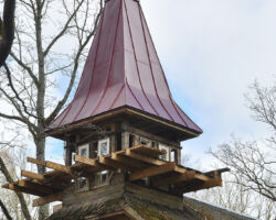 Dunikas Golgatas Brāļu draudzes, tagad luterāņu baznīca 2021.05.12 Liene Andersone foto. Baznīcas jumta remonts.