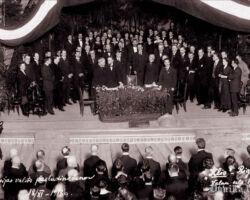 Latvijas valsts pasludināšana 1918.11.18. Viļa Rīdzenieka foto.