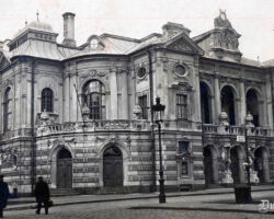 Latvju operas, Rīgas pilsētas 2. (Krievu) teātris (mūsdienās Latvijas Nacionālais teātris).