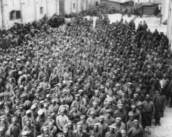 Kaujās pie Rīgas Vācu armijas sagūstītas Krievu gūstekņu masas.  1917. gada septembris.