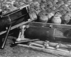 Vāciešu sagrābtās krievu aviācijas bumbas un mīnas pie Rīgas. 1917. gada septembris.
