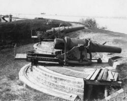 Krievu piekrastes apsardzes lielgabali, kas iegūti neskarti Dineburgā (Daugavgrīvā), 1918.