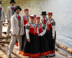 Jā... ko te vēl gan piebilst.